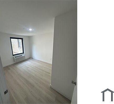 2nd image of 2337 Andrews Ave APT 3A