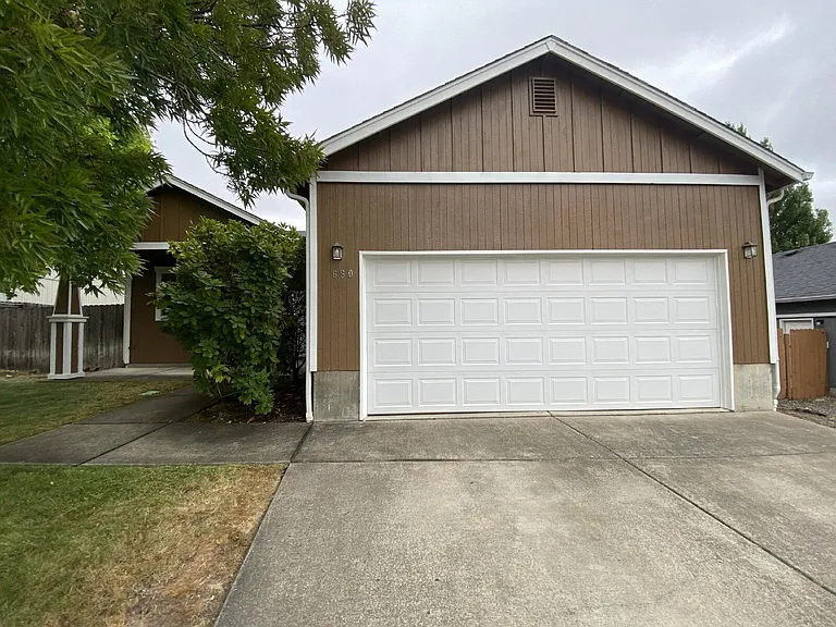 660 Callahan Dr — Photo 33