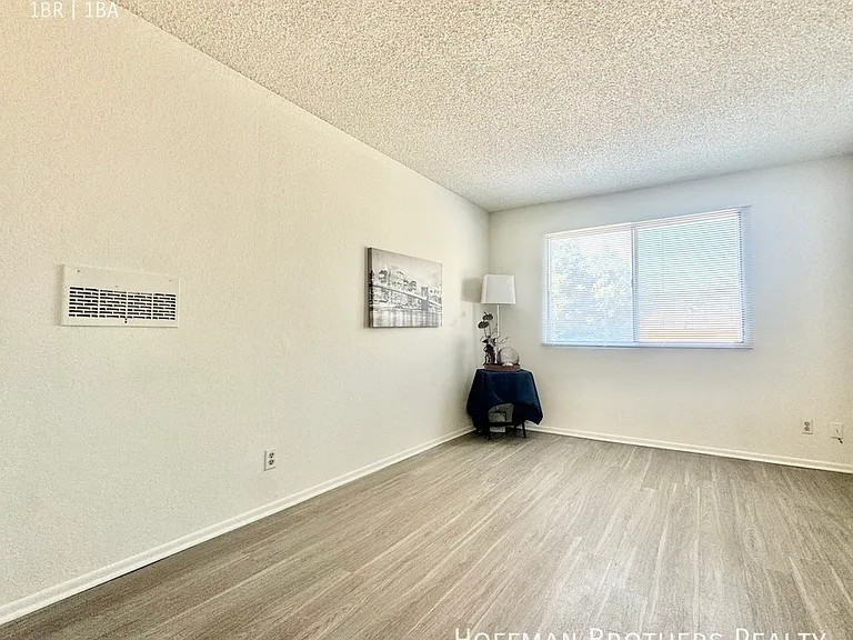 18545 Burbank Blvd #20 — Photo 8