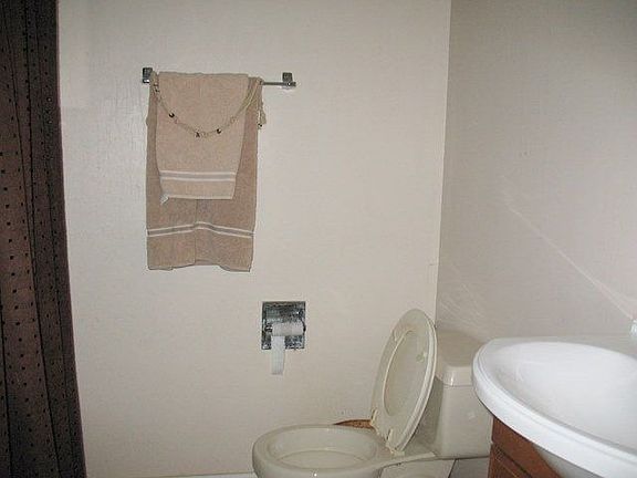 5th image of 3441 Lake Dr