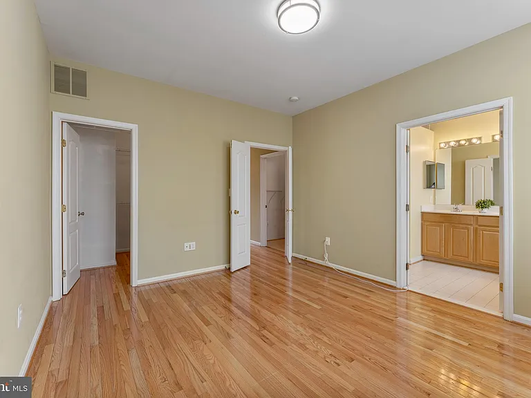 6002 Saint Hubert Ln — Photo 16