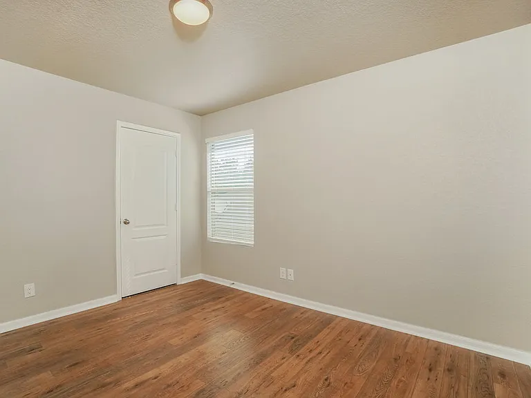 10319 Royal Est — Photo 13
