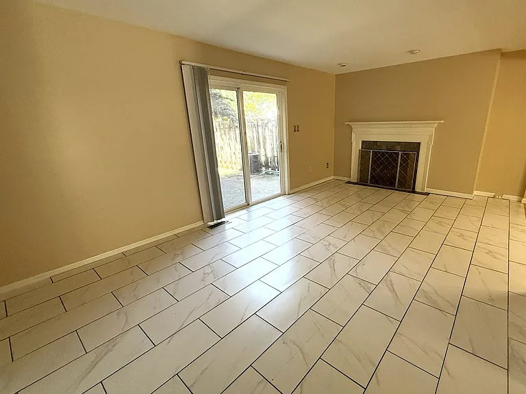 704 Allenview Dr — Photo 2