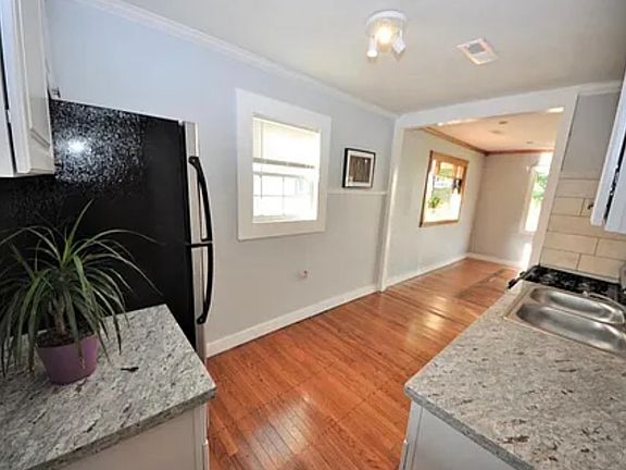 4th image of 3-34 S Griffin Ave