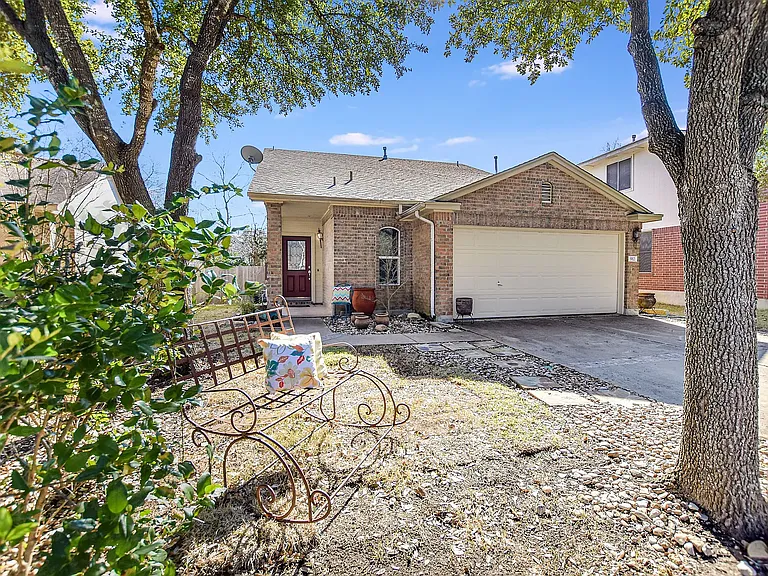 912 Moser River Dr — Photo 1