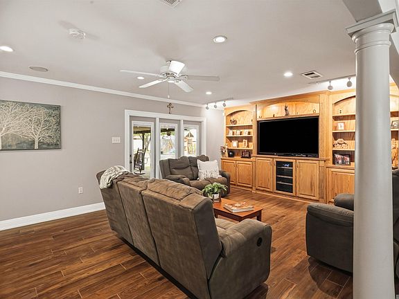 4th image of 11021 Fieldcrest Dr