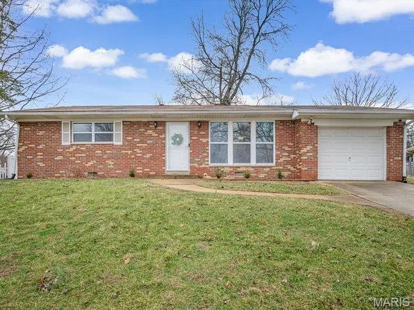 10 Meckfessel Dr, Fairview Heights, IL 62208