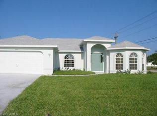 902 SE 20th Ct, Cape Coral, FL 33990