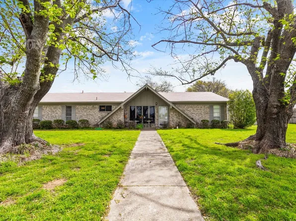 507 S Colonial Dr, Cleburne, TX 76033