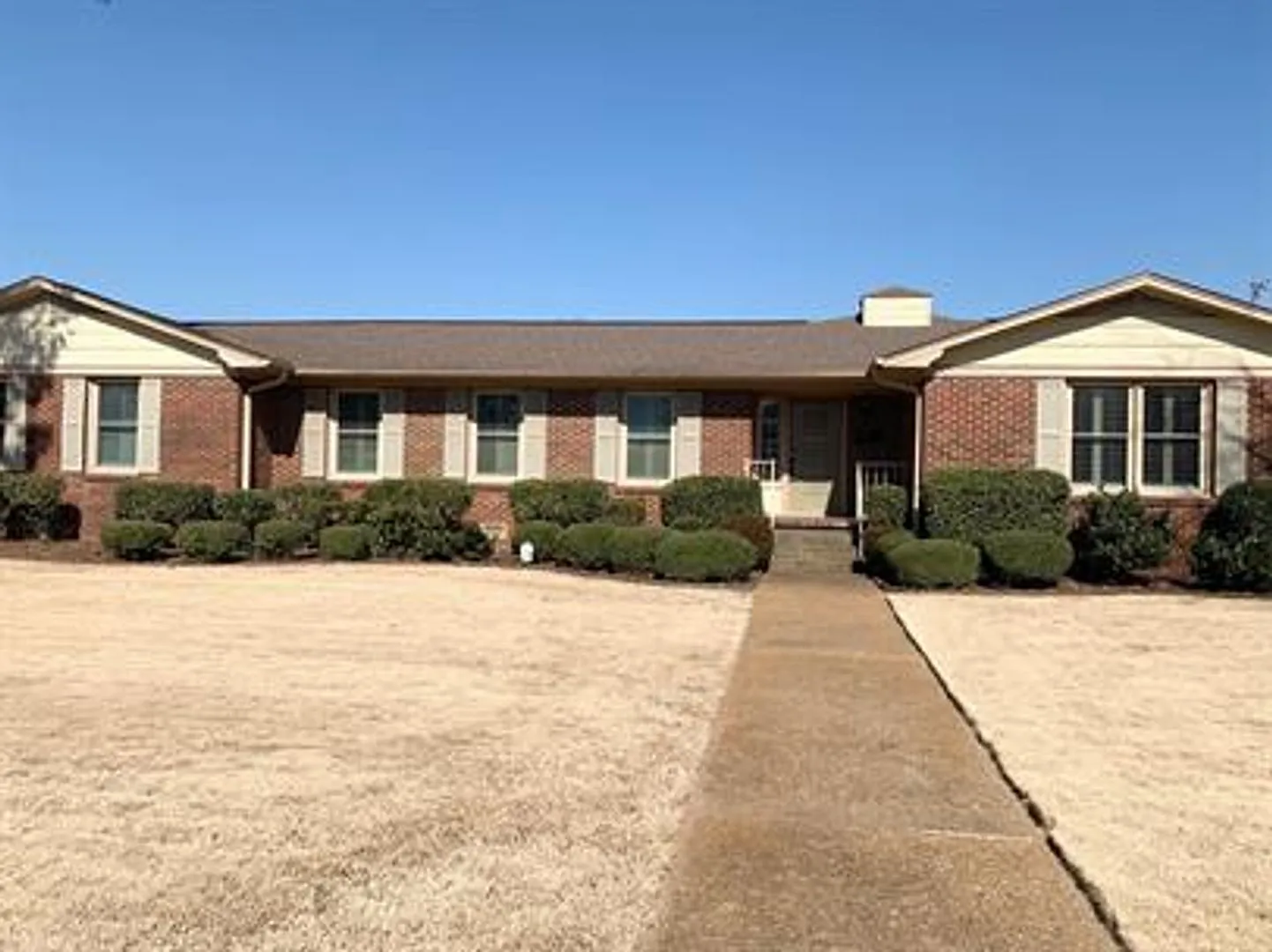 Your Dream Home Awaits in Huntsville's Medical District! — Photo 1
