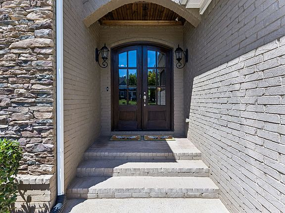 5th image of 1523 Anatole Ct