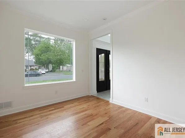 12 Idlewild Rd, Edison, NJ 08817