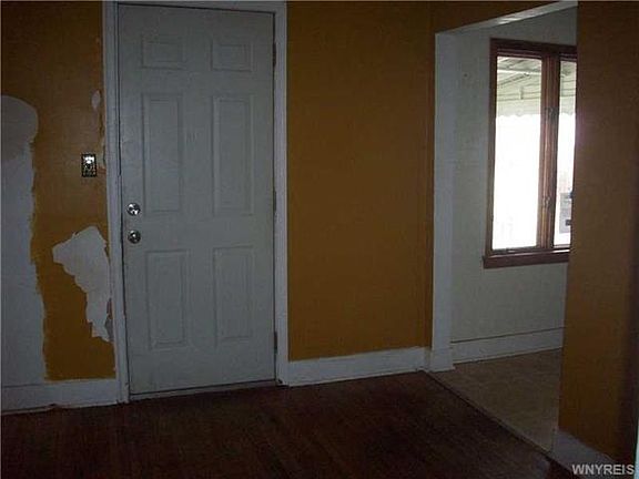 3rd image of 19 Gardenvale Dr