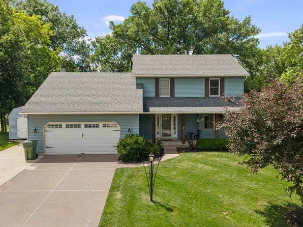 105 Shawnee Cir, Park View, IA 52748