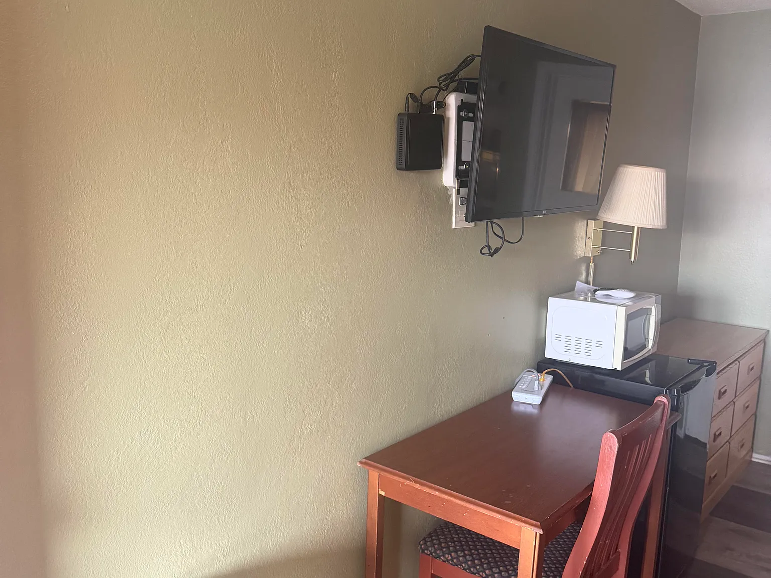 Studio, 300 sqft, $850 — Photo 3