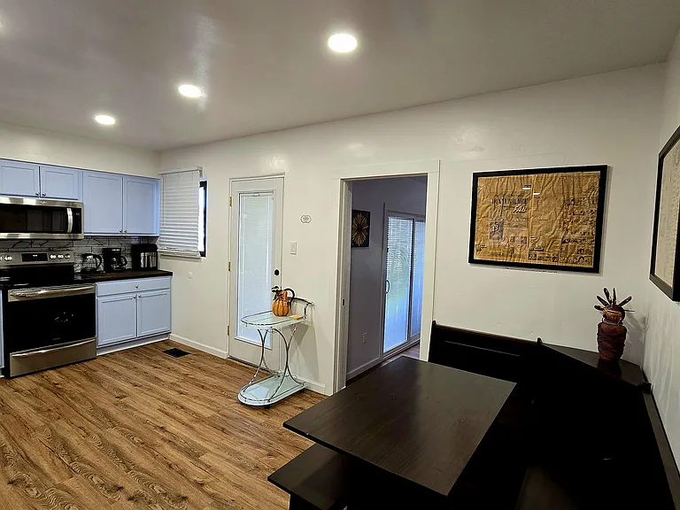 1412 Quincy St NE — Photo 8