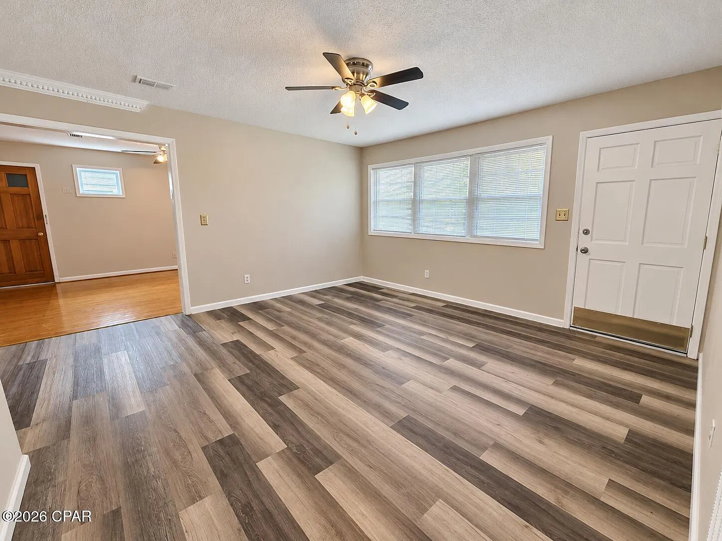 3 bed, 1200 sqft, $1,600 — Photo 2