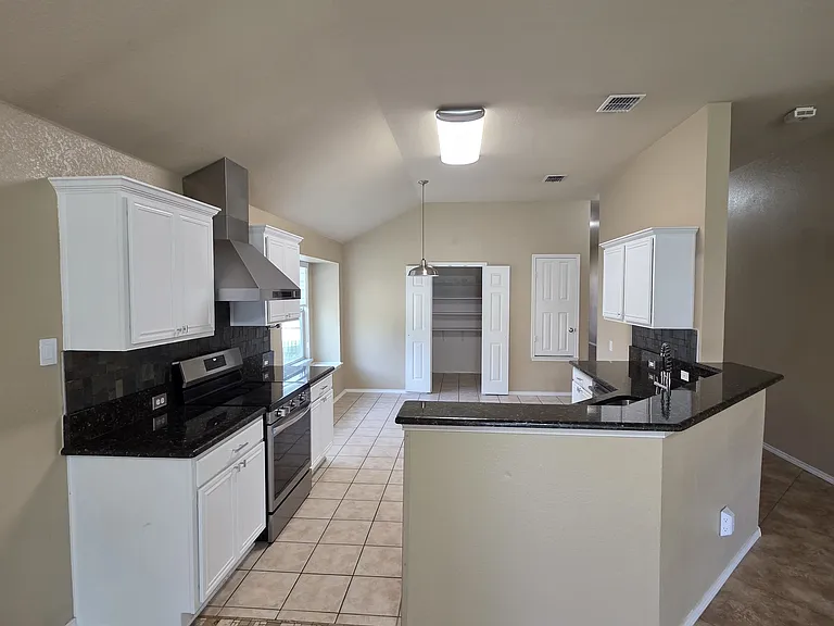12112 Lamington Dr — Photo 7