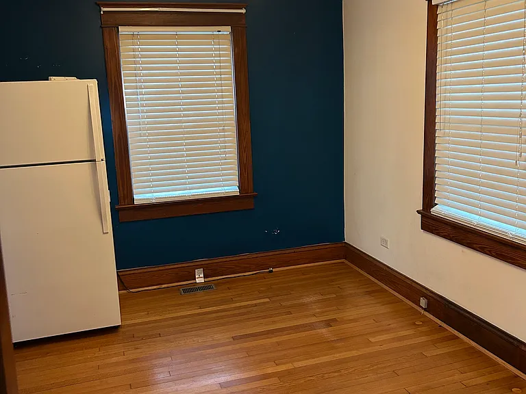 1327 Chesapeake St — Photo 9