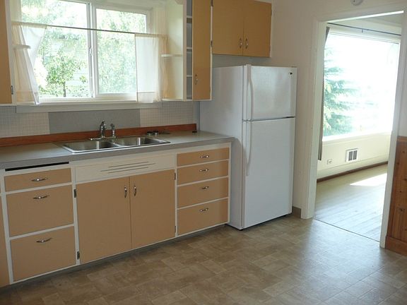 4th image of 27427 Pioneer Hwy