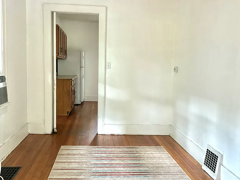811 S Van Buren St — Photo 11