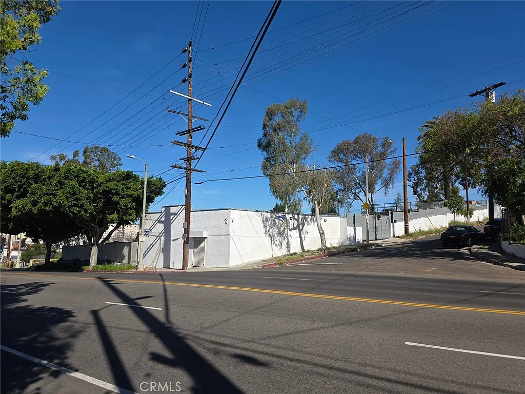 Building Photo - 1203 E Cesar E Chavez Ave