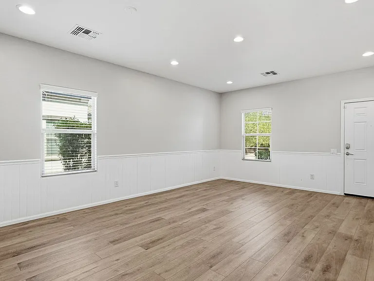10815 W Avenida Del Rey — Photo 12