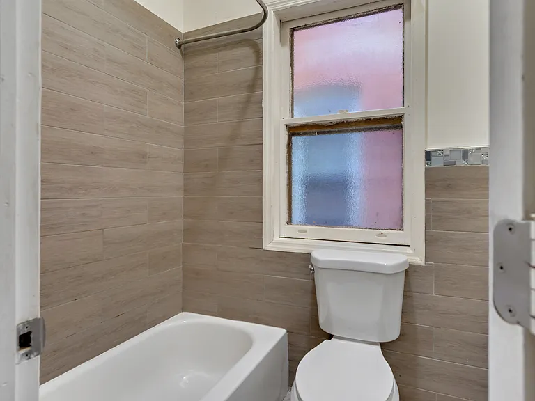 2317 Lyon Ave #1 — Photo 13