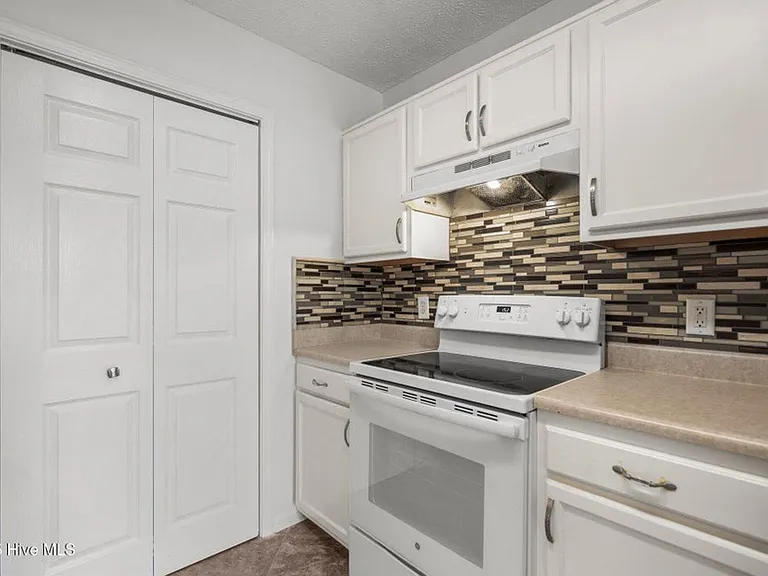 2511 Bradfield Ct — Photo 8