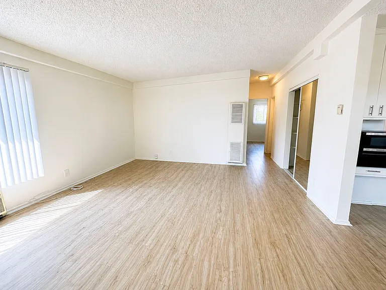 1156 Alameda Ave — Photo 1