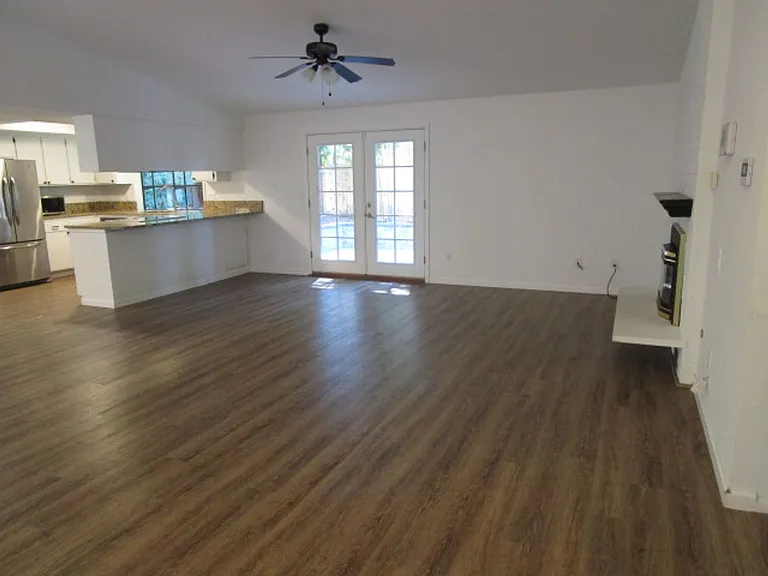 1009 Chippewa St — Photo 2