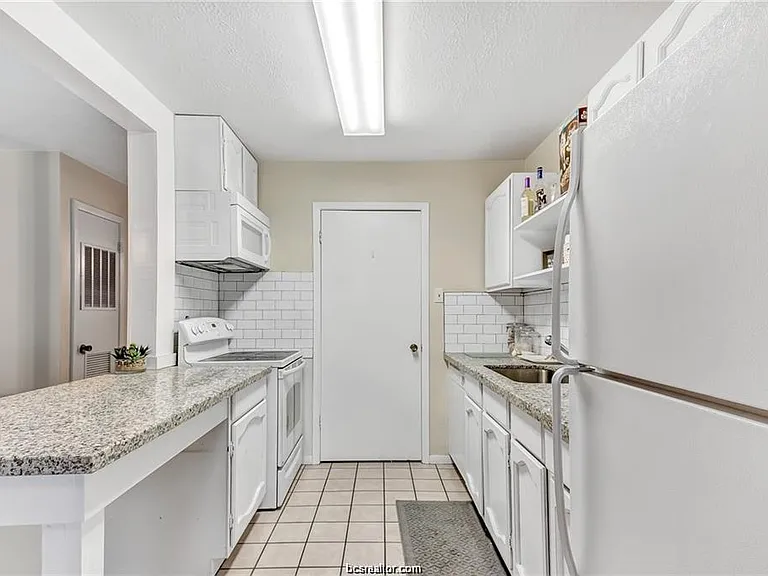 703 Wellesley Ct #A — Photo 7