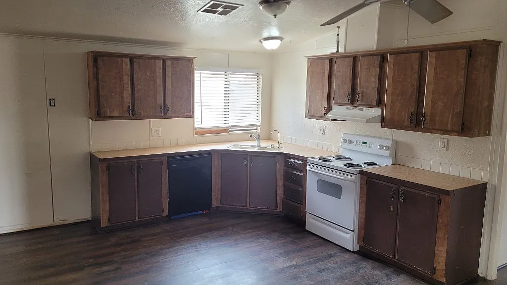 4 bed, 2.0 bath, 2128 sqft, $1,795 — Photo 1