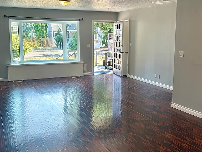 18413 SE Blanton St — Photo 5