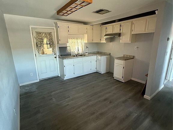5th image of 1651 Ricardo St