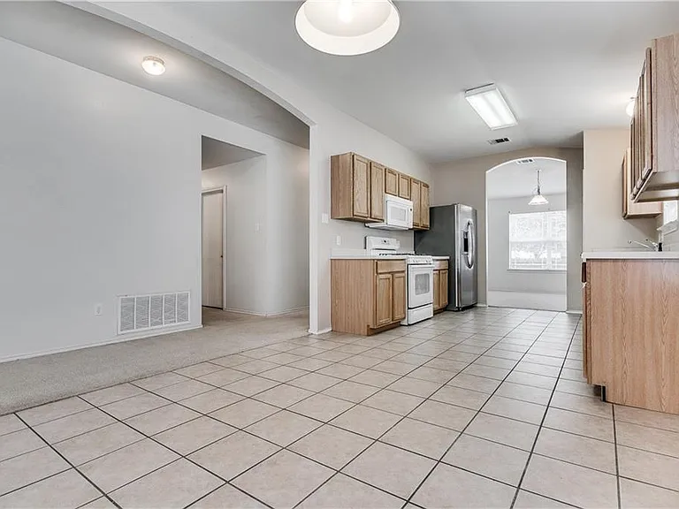 602 Golden Gate Dr — Photo 9