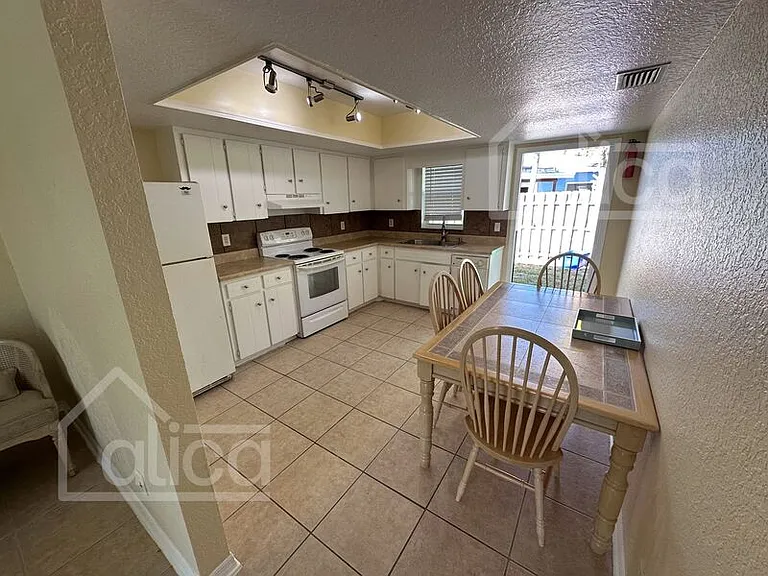 13753 Oleander Ave — Photo 10