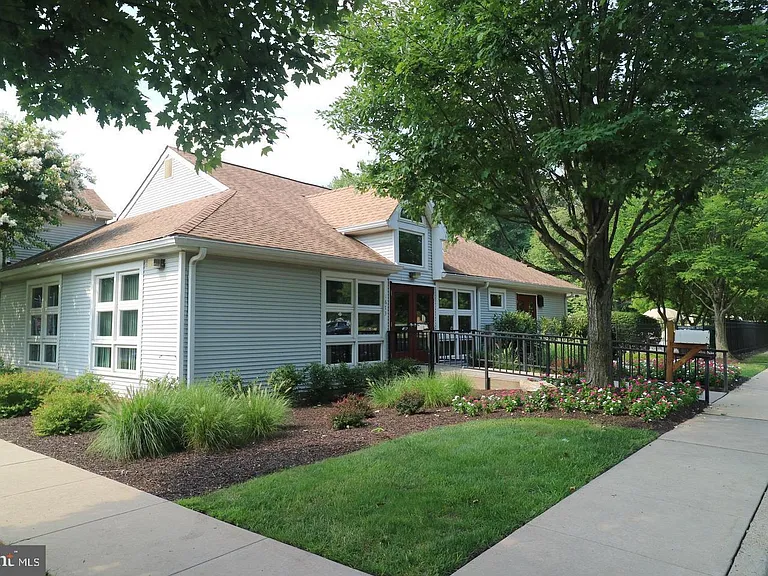 2406 Brookhaven Dr — Photo 22