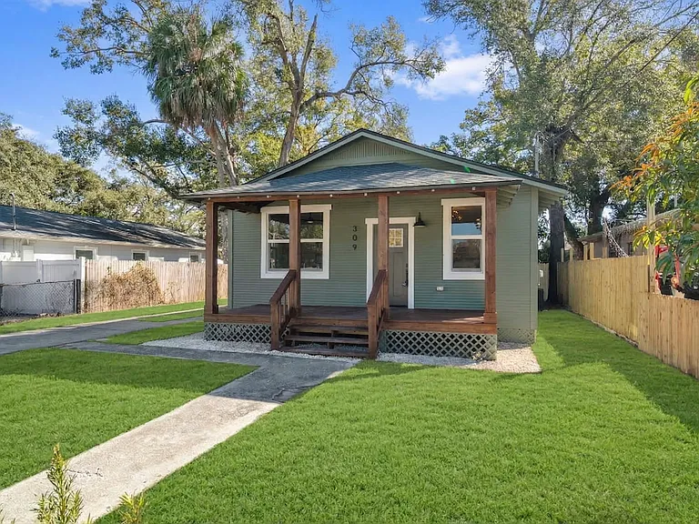 309 E Selma Ave — Photo 2