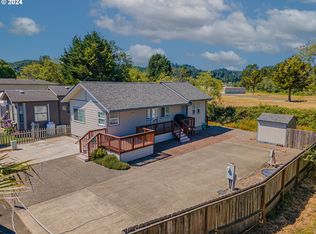 11 Creek Ln, Lakeside, OR 97449