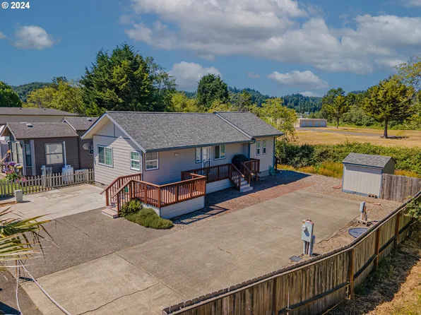 11 Creek Ln, Lakeside, OR 97449