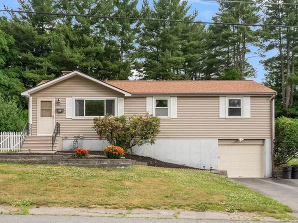32 Arapahoe Rd, Bellingham, MA 02019