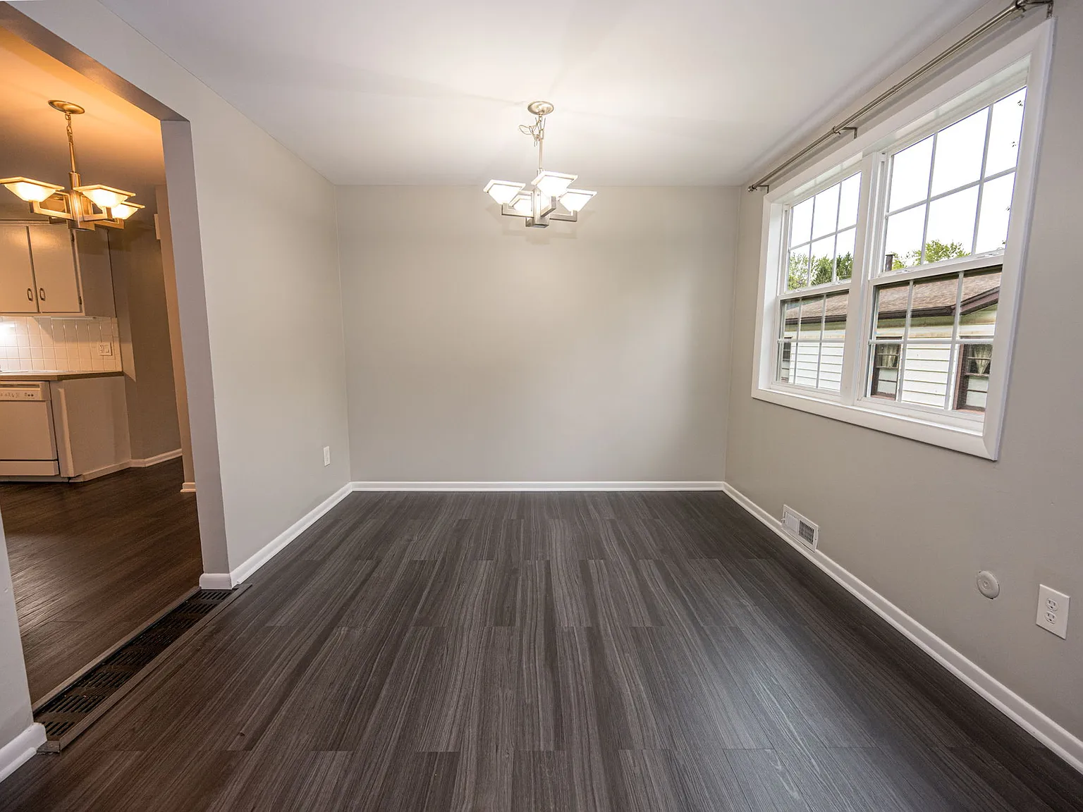 3 bed, 1200 sqft, $1,598 — Photo 4