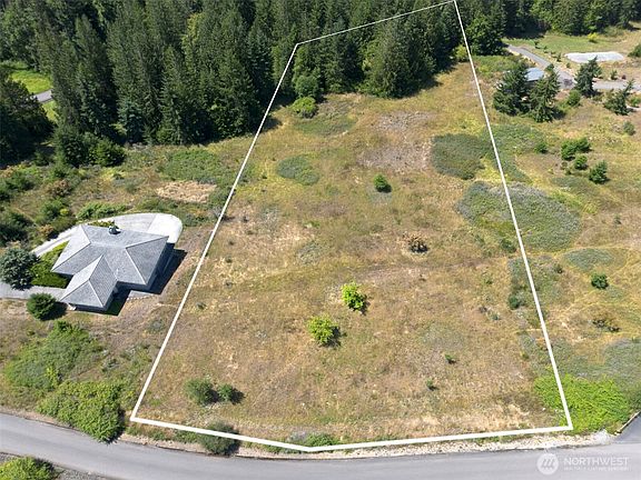 4th image of 183 Hillside Drive