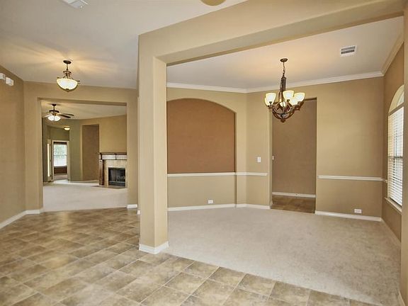 4th image of 2820 Plantation Dr