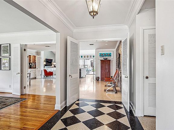 4th image of 735 Jewel St