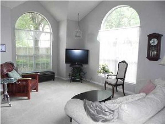 4th image of 103 Thomaston Ave