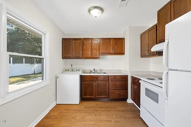 4 bed, 1275 sqft, $2,650 — Photo 3