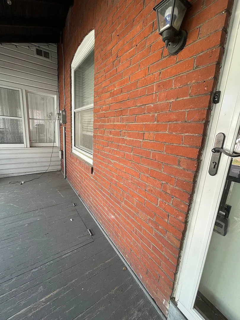 Available Now - Move-In Ready Bright And Spacious 3 Bedroom House In Drexel Hill!! — Photo 2