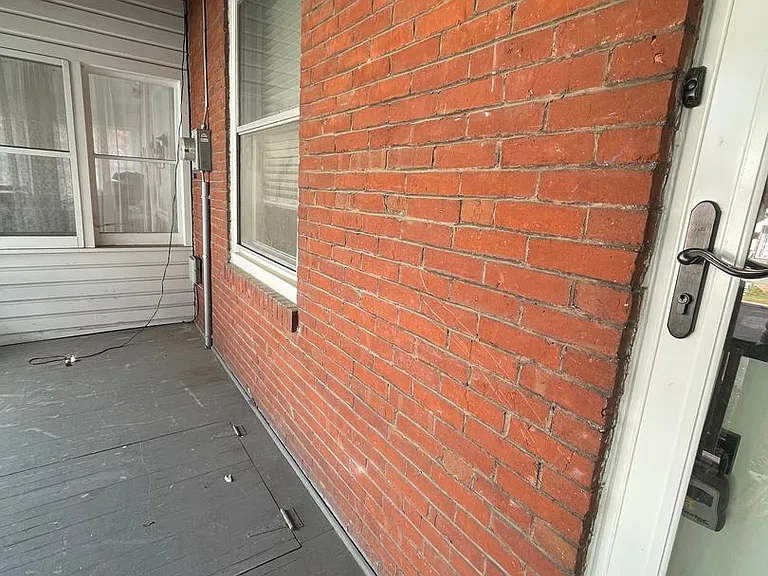 302 Edmonds Ave — Photo 2